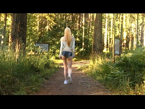 ❤️ Smuk kvinde bevæger sig langsomt, ikke nøgen video ❤ Porno at da.xxxifuck.ru ️❤